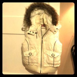 Women’s white bubble vest with fur hood